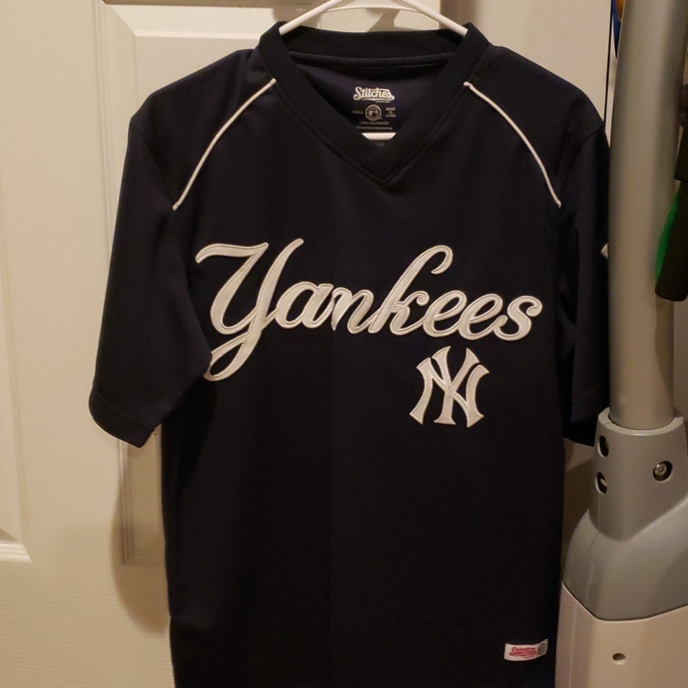 Women's small Yankees shirt